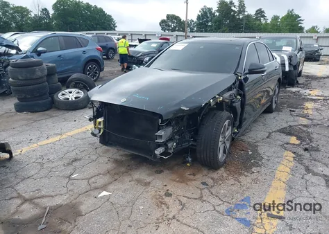 2018 Mercedes-Benz E 300 4Matic из США, поврежденный, VIN WDDZF4KB6JA443377